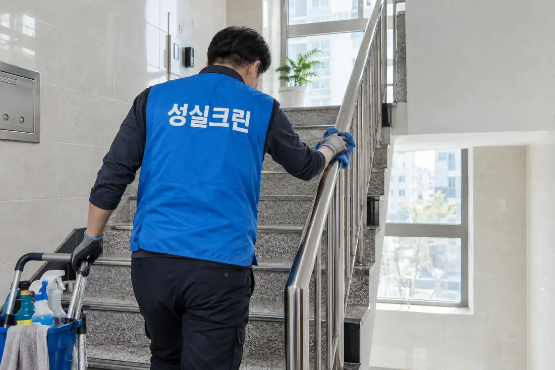 성실크린 계단청소 작업 현장